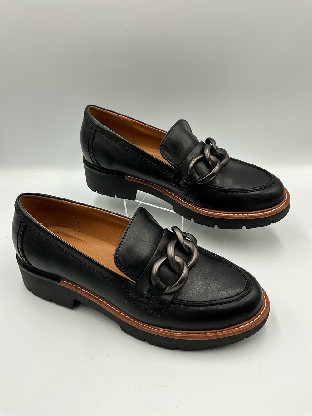 Earth Loafers Size 7.5 Black with Gunmetal Chain Accent